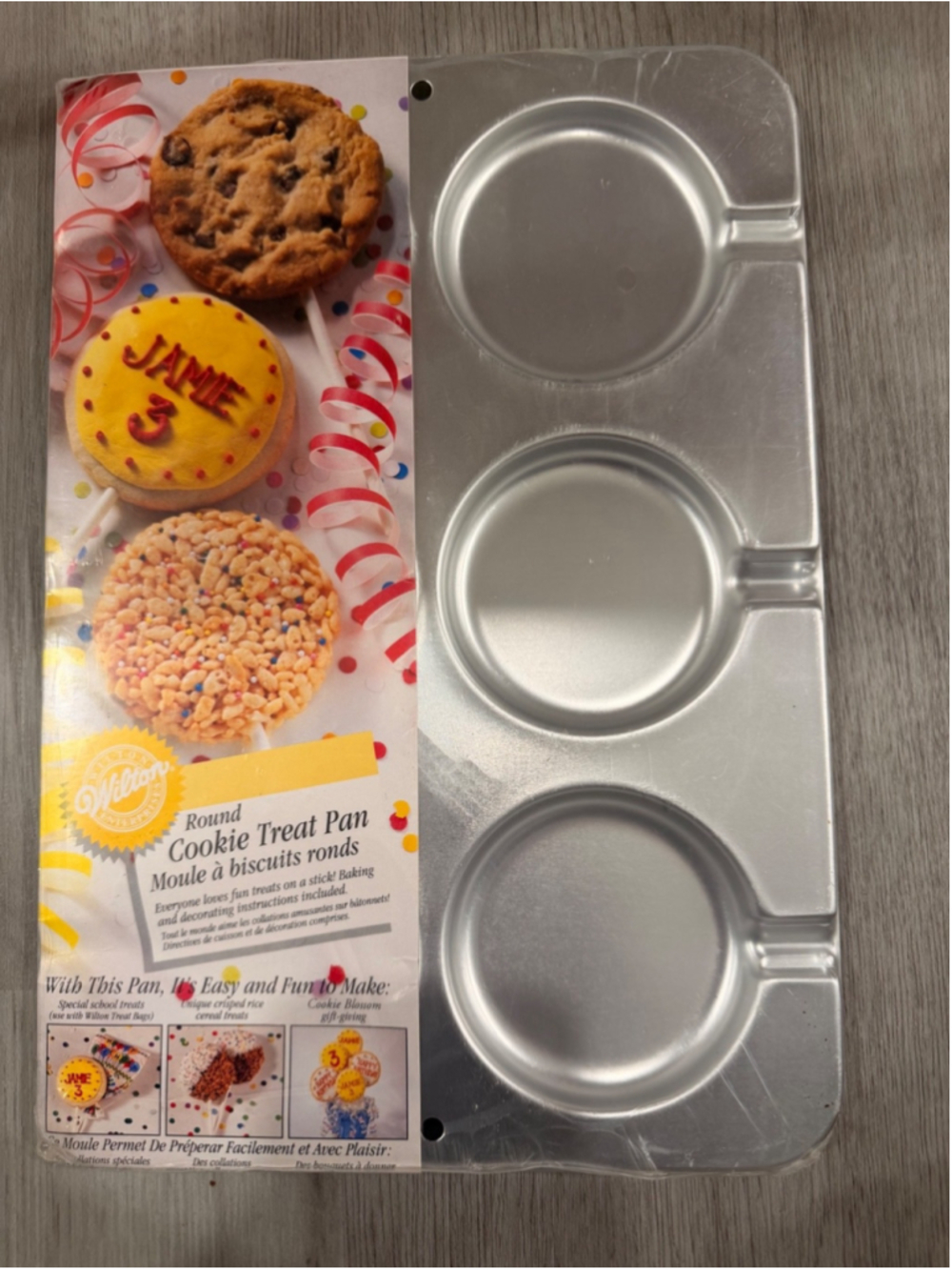Wilton 1995 Round Cookie Chocolate Dessert Mold Baking Pan-New